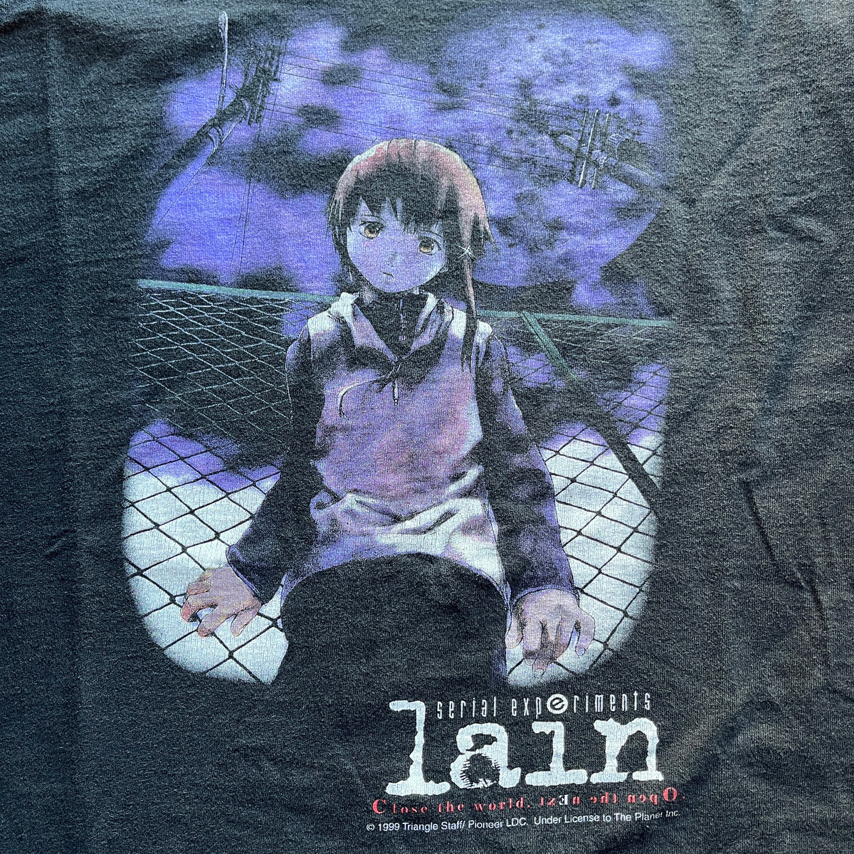 LAIN「CLOSE THE WORLD」XL – Cloakedinblack